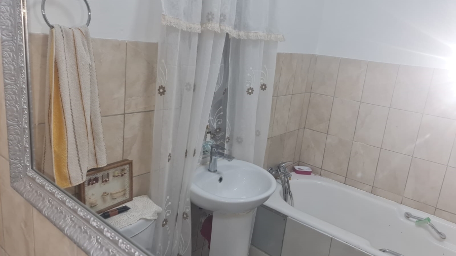 4 Bedroom Property for Sale in Oos Einde North West
